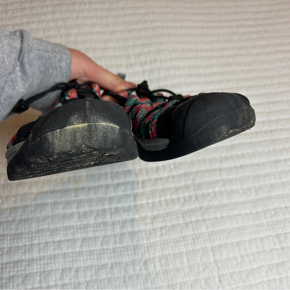 Keen Black red and teal Whisper Sandals Size 10 - Picture 2 of 6